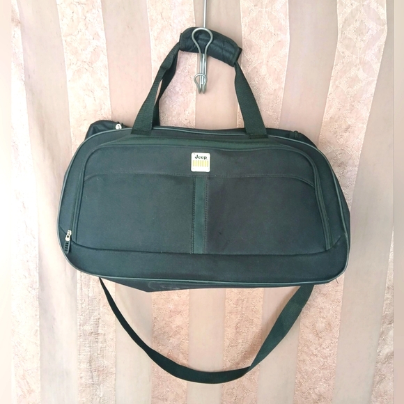 Jeep Other - JEEP OVER THE SHOULDER GYM BAG